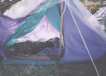 В палатке...